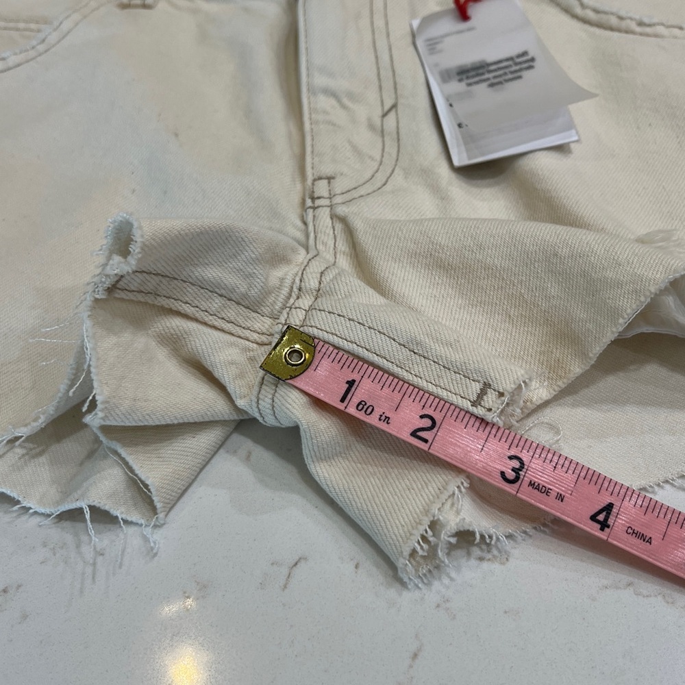 BDG Urban Outfitters Distressed Neutral Cream Denim Shorts Raw Hem Size 31 NWT - Picture 10 of 11